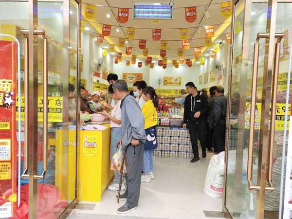 饞嘴郎零食加盟店如何提高服務質量？