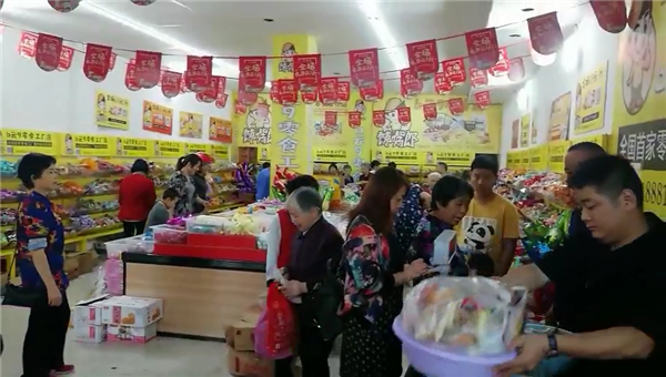 來(lái)看看賺錢(qián)的饞嘴郎零食店加盟商都是怎么做的