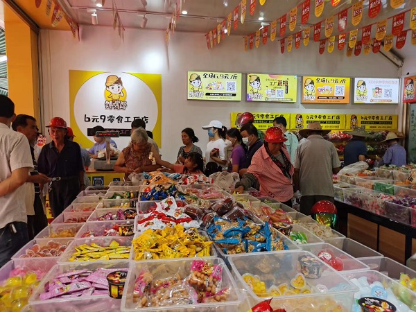 想在鄉(xiāng)鎮(zhèn)開個量販零食店，加盟品牌連鎖店怎么樣？?