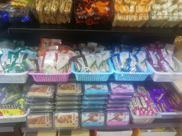 零食加盟店櫥窗怎么設(shè)計？需要
